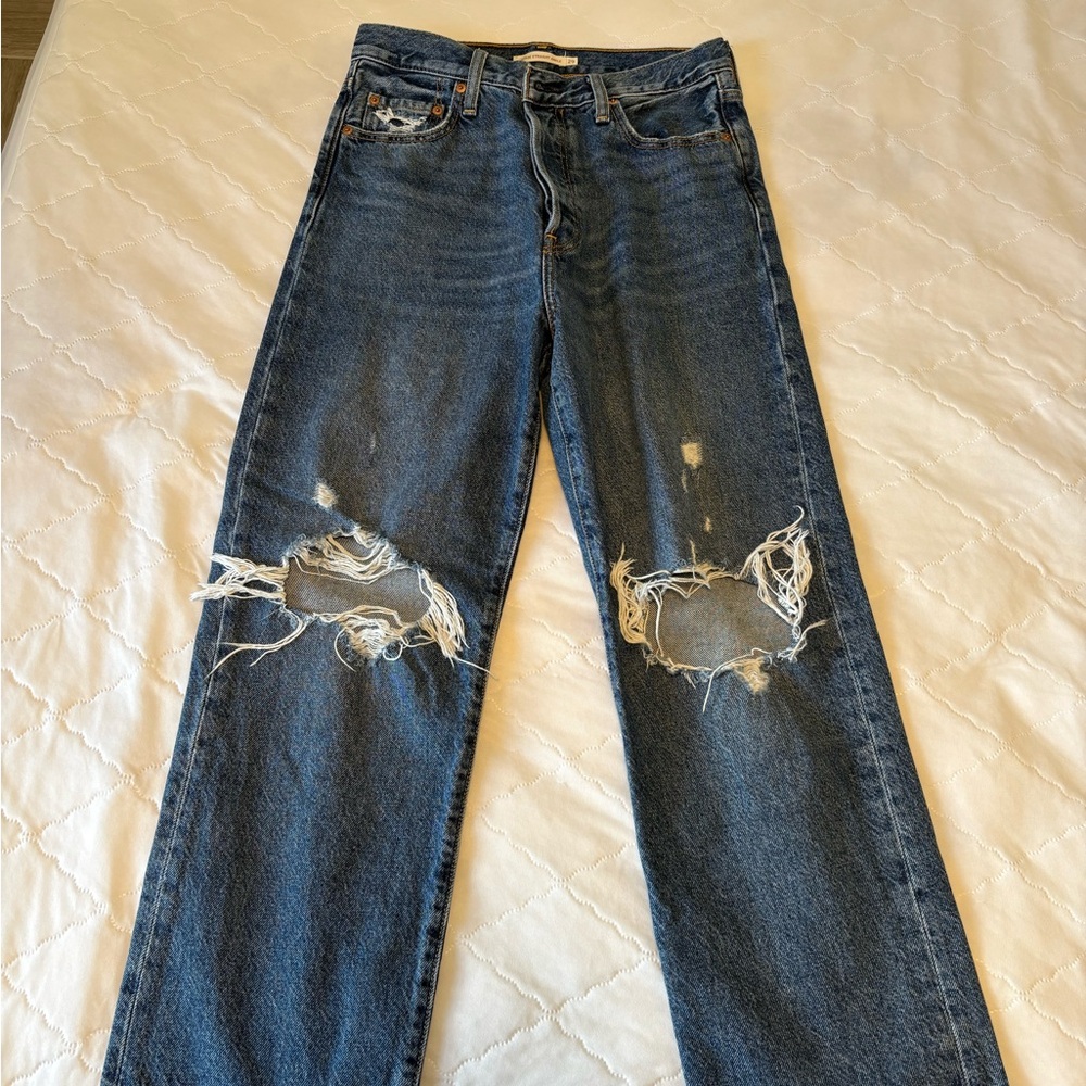 Levi's Ribcage Straight Ankle Jeans in Denim Blue